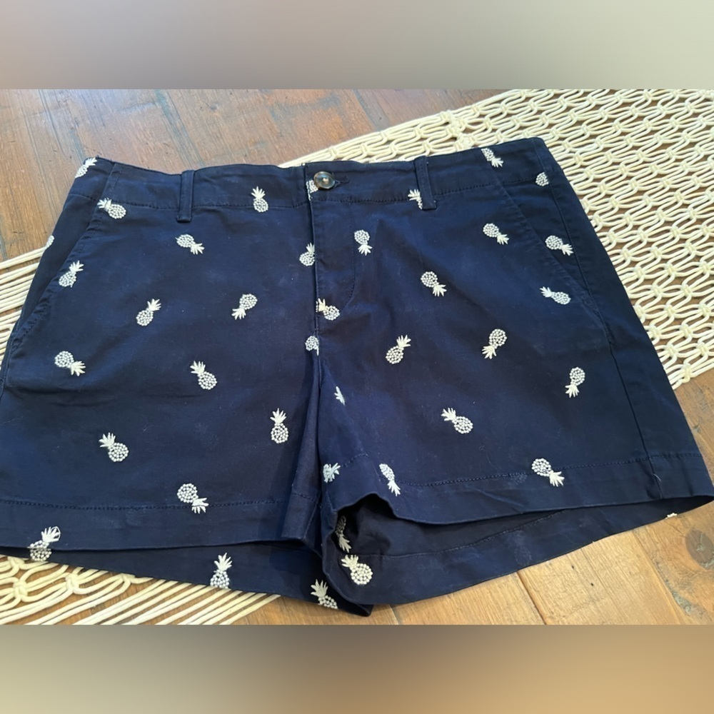 Loft brand woman’s washed twill style. Brand new.  Size 10. 4”.